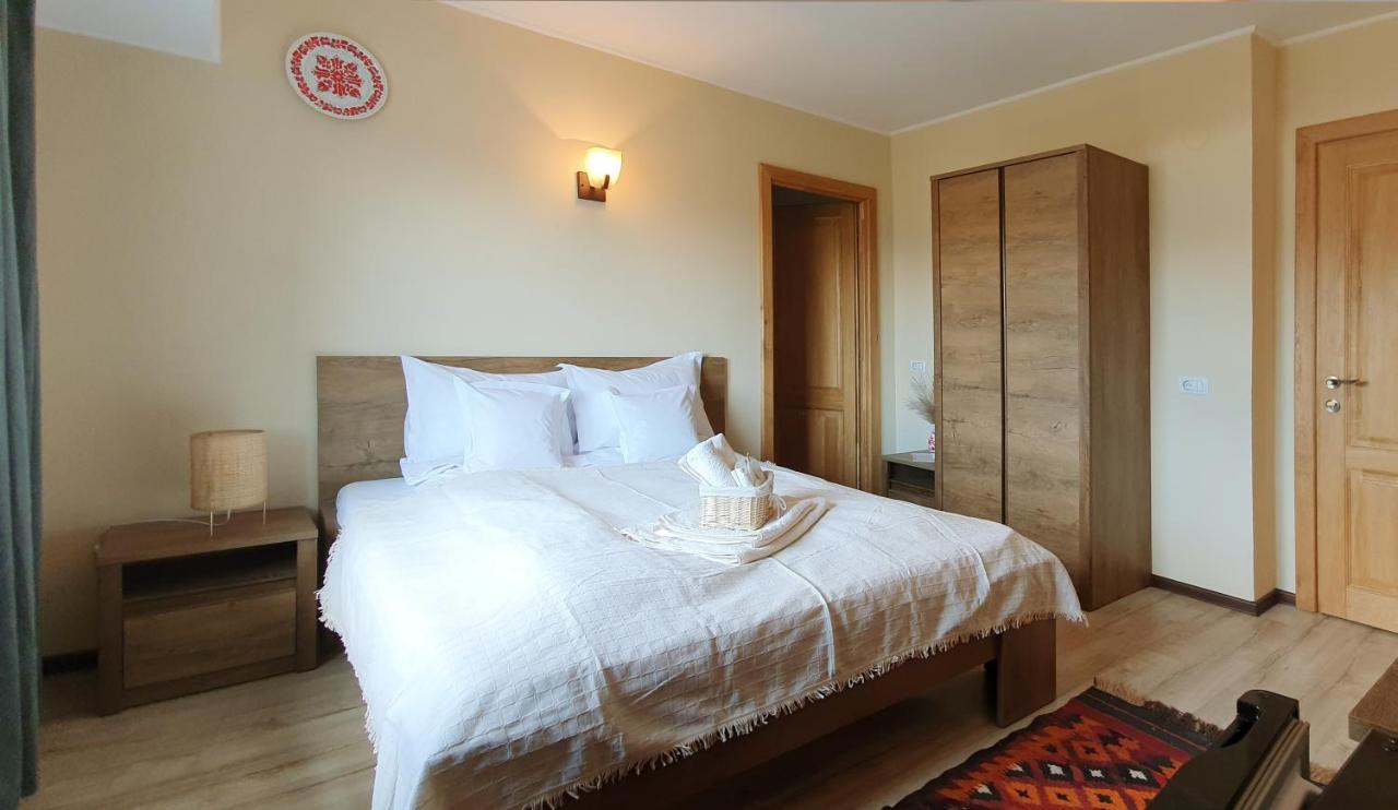 Casa Romaneasca Curtea de Argeş エクステリア 写真