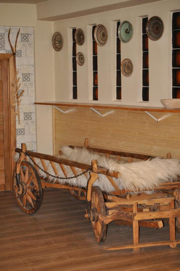 Casa Romaneasca Curtea de Argeş エクステリア 写真